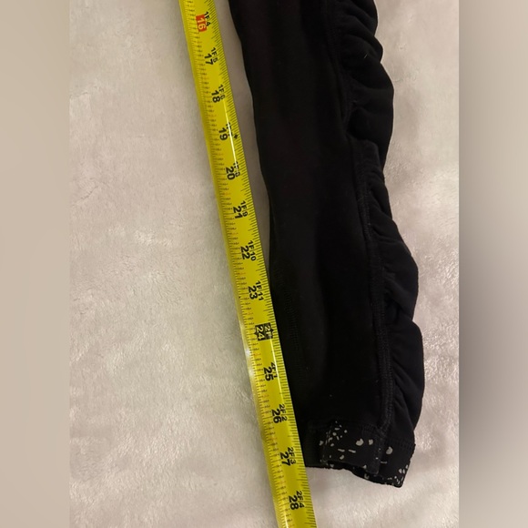 Lululemon turn around size 2 reversible black leggings. Good condition. ruching - Picture 7 of 12